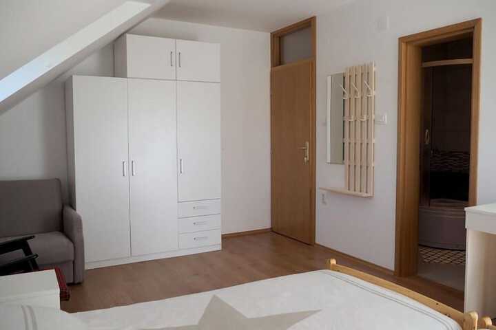 Room 7 of 13