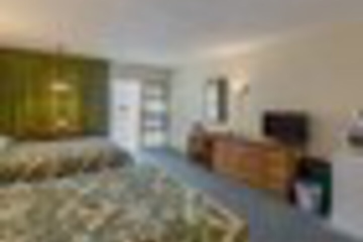 Room 122 of 216
