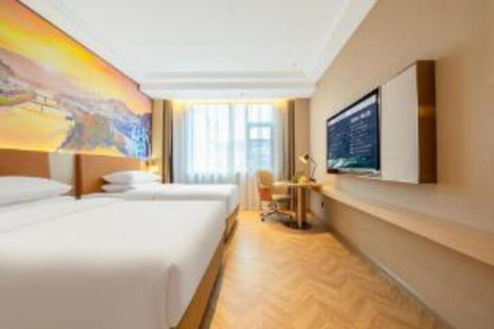 Room 7 of 9