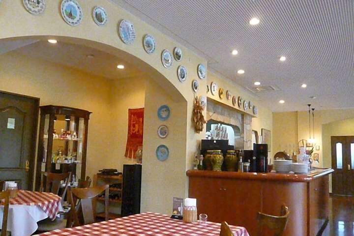 Dining 12 of 24