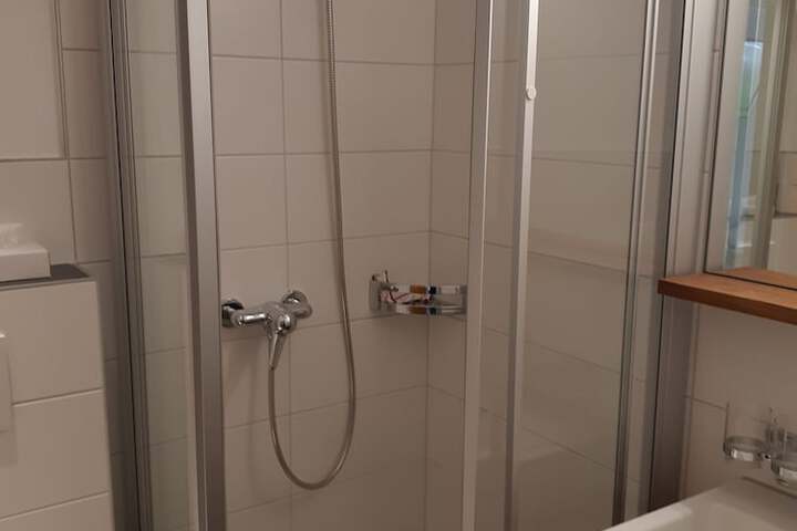 Room 4 of 110