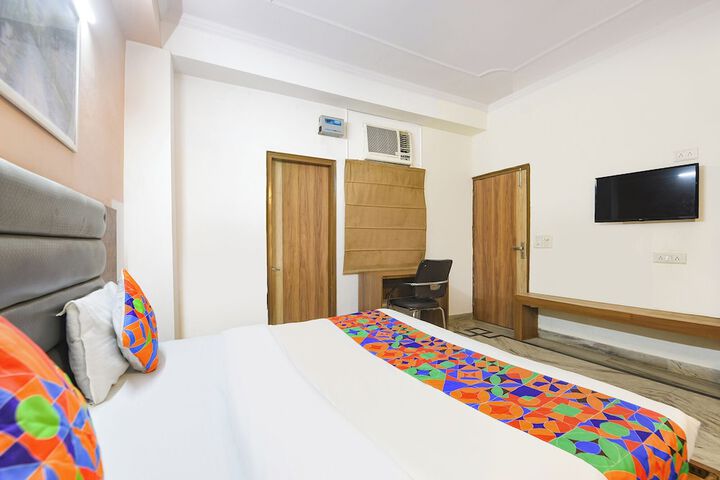 Room 12 of 28