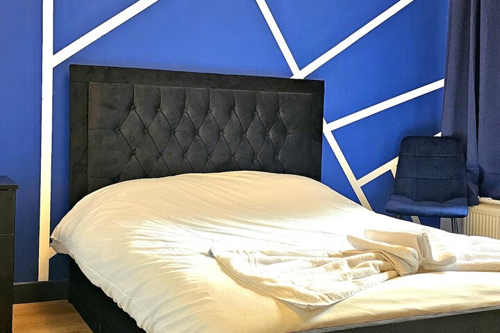 Room 7 of 80