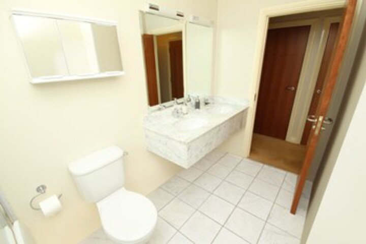 Room 6 of 34