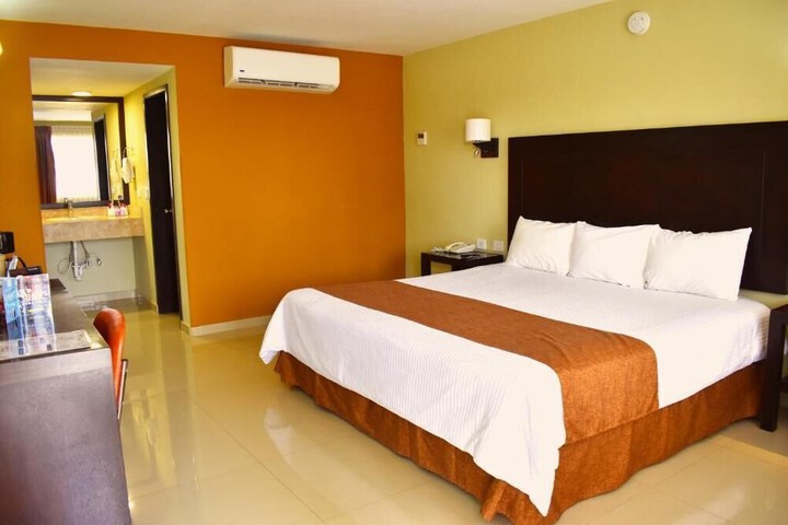 Room 2 of 36