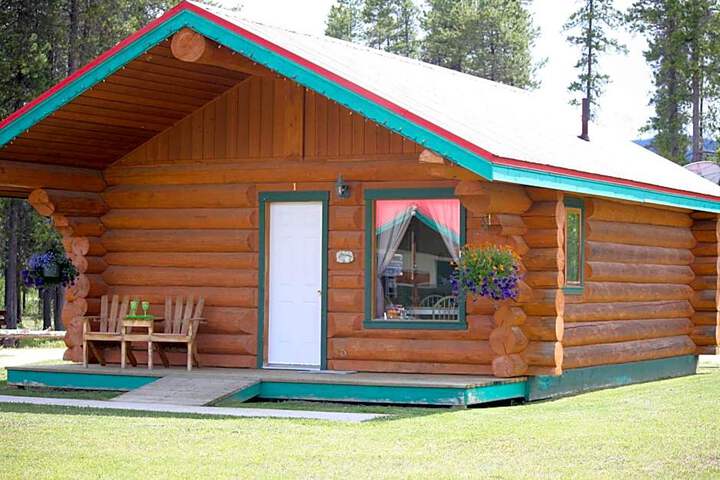 Twin Peaks Hotel Cabins