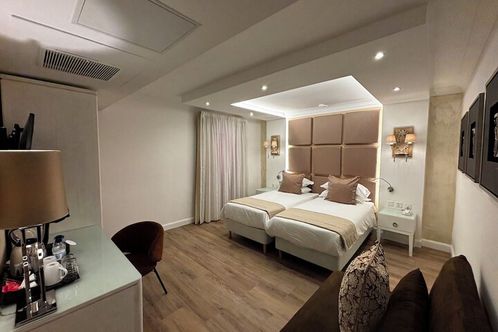 Room 42 of 155