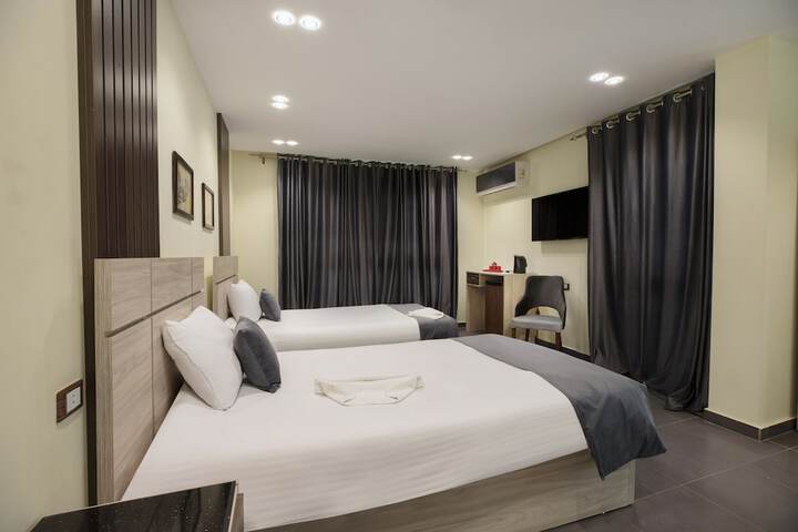 Room 5 of 16