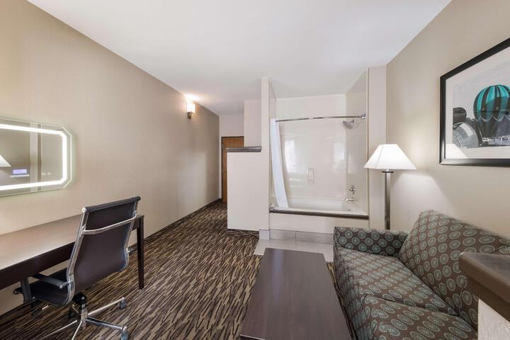 1 King Bed Suite (4 of 5)
