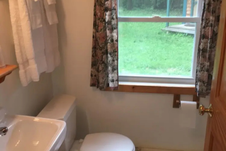 Room 10 of 18