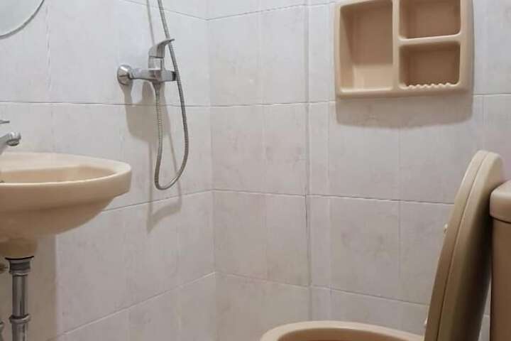 Room 9 of 16