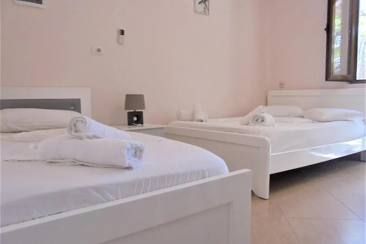 Room 2 of 20