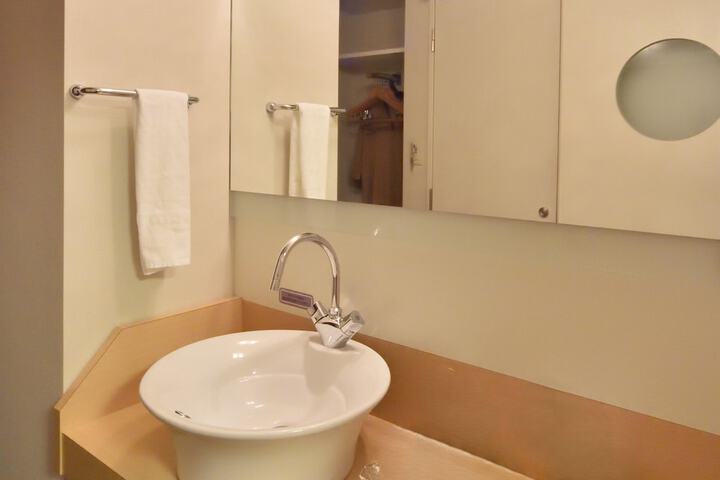 Room 9 of 48