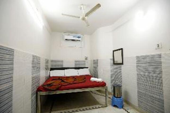 Room 6 of 38