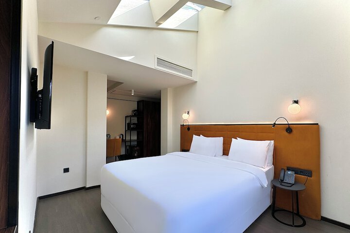 Room 43 of 104