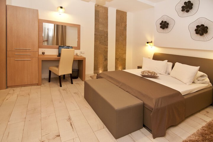 Room 18 of 44