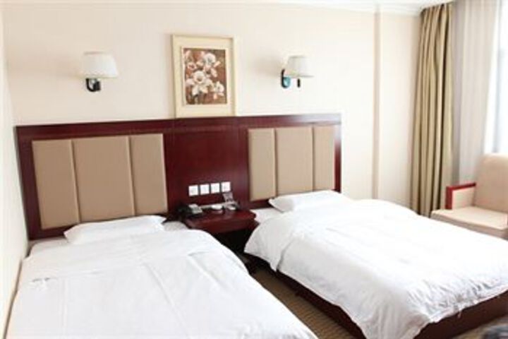 Room 3 of 12