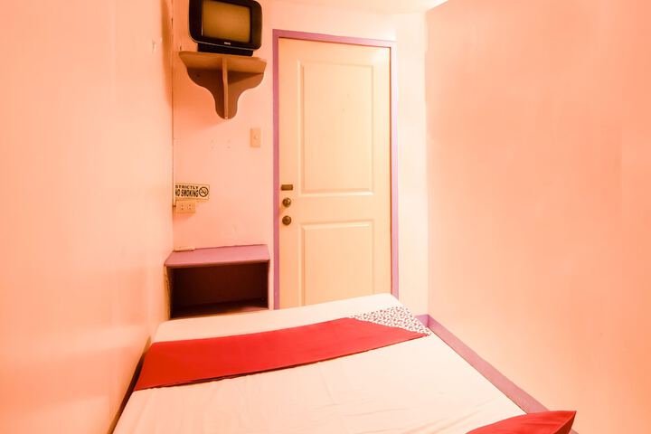 Room 12 of 20