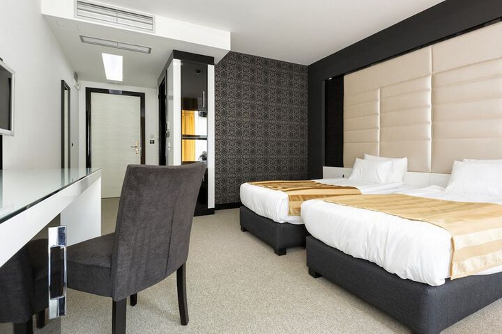 Room 93 of 267