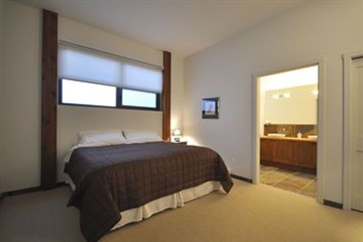 Room 12 of 27