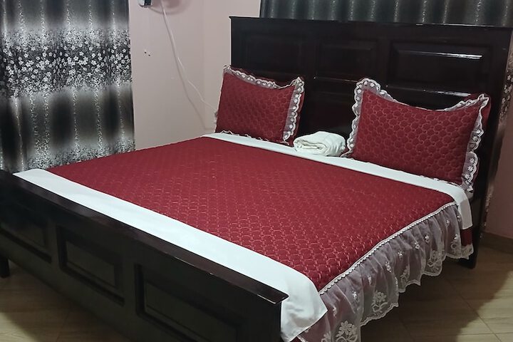 Room 8 of 16
