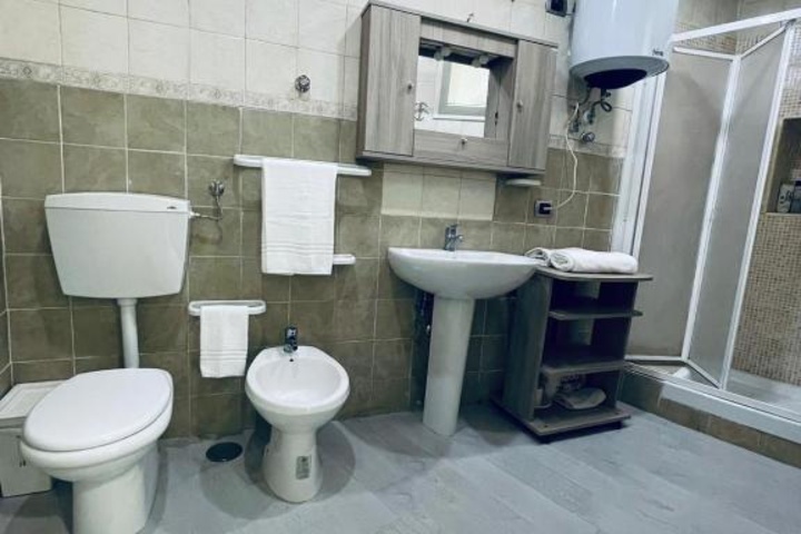 Room 6 of 9