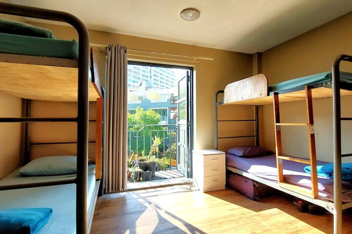 Room 6 of 32