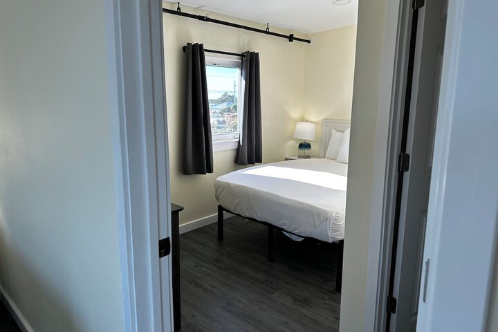 Room 16 of 80