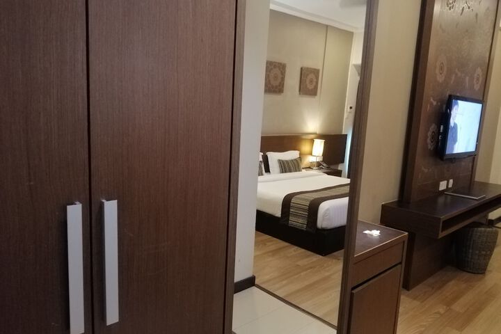 Room 15 of 109