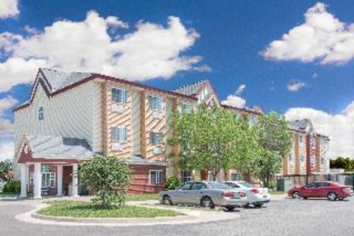 Photo of Ramada Hutchinson