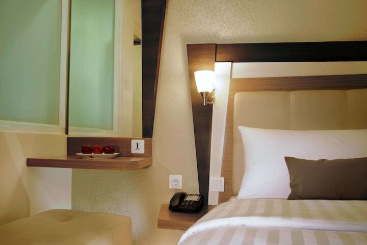 Room 9 of 25