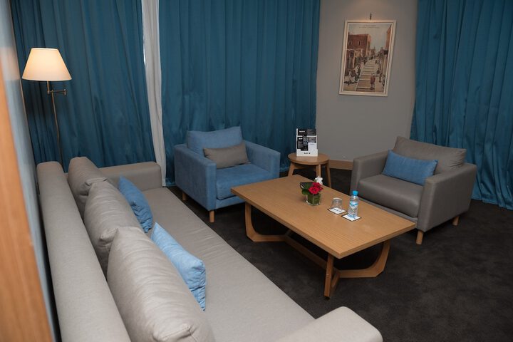 Room 35 of 83