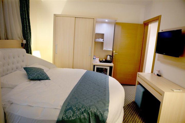 Room 14 of 34