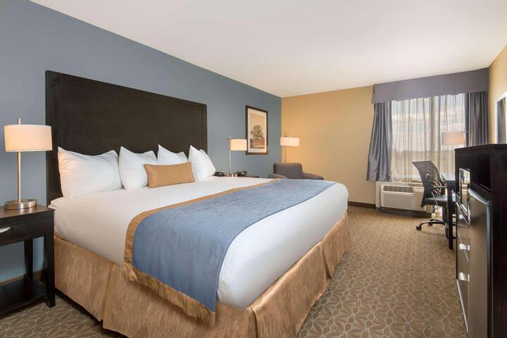 1 King Bed (10 of 10)