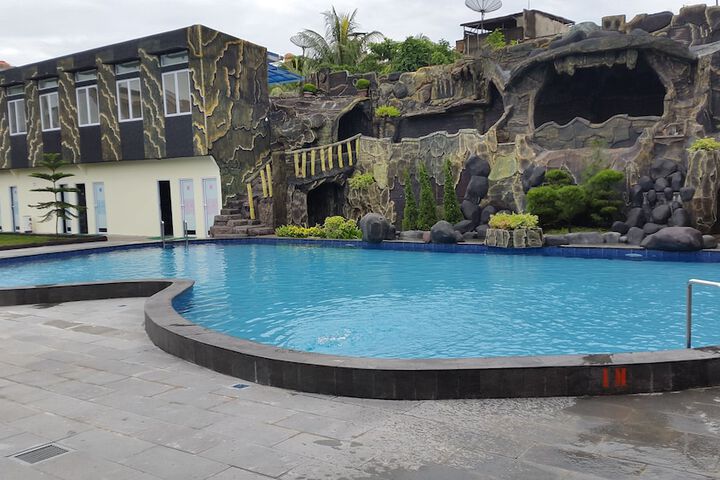 Pool Hotel