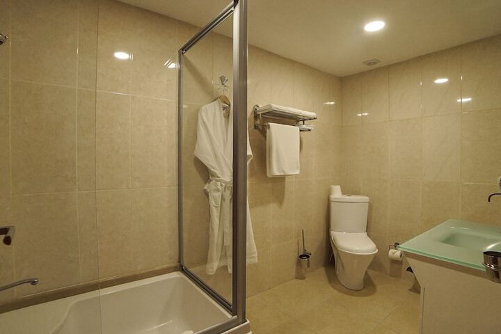 Room 43 of 69