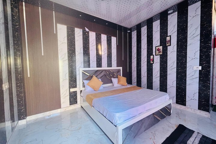 Room 10 of 31