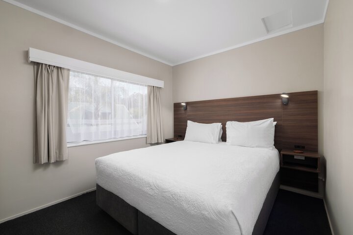 Room 4 of 34