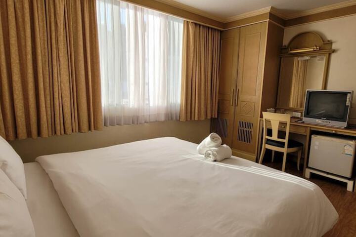 Room 7 of 20