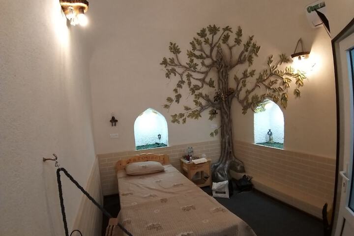 Room 2 of 46
