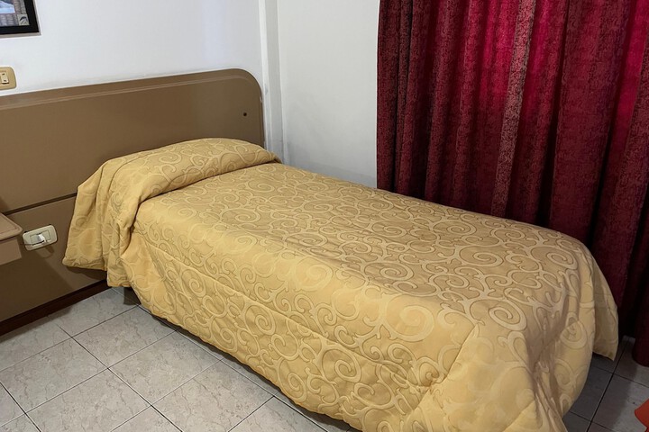 Room 4 of 59