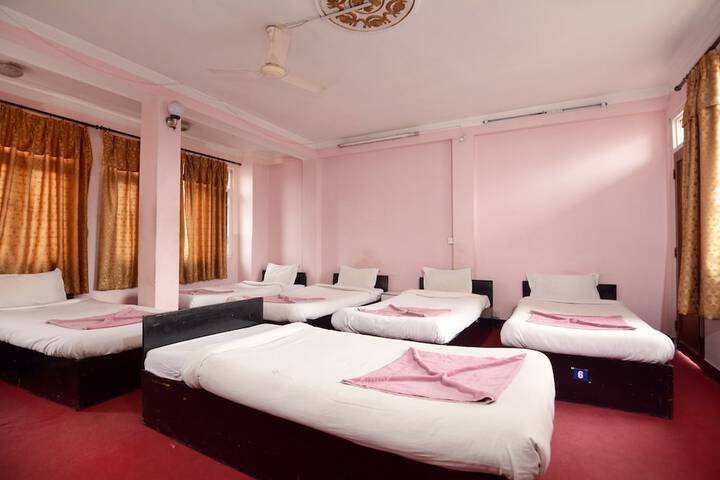 Room 8 of 34
