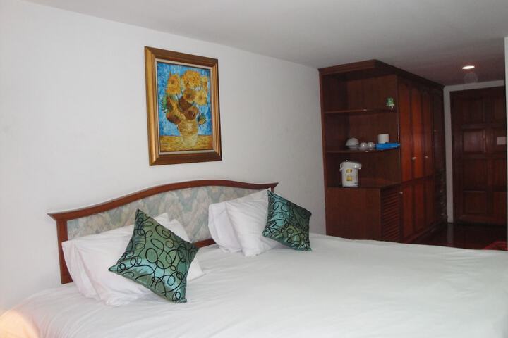 Room 31 of 195
