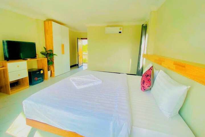 Room 4 of 69