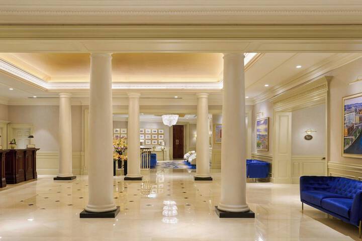 Entrance & Lobby