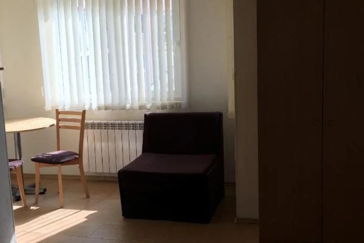 Room 9 of 12