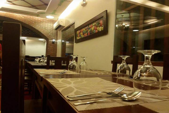 Dining 43 of 50