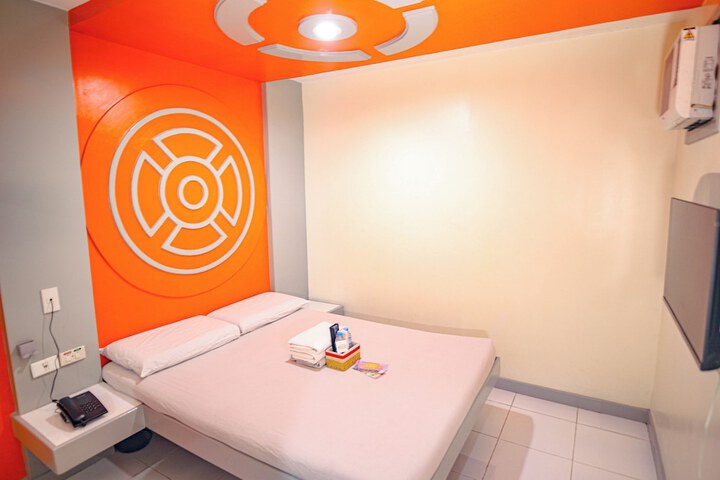 Room 33 of 77