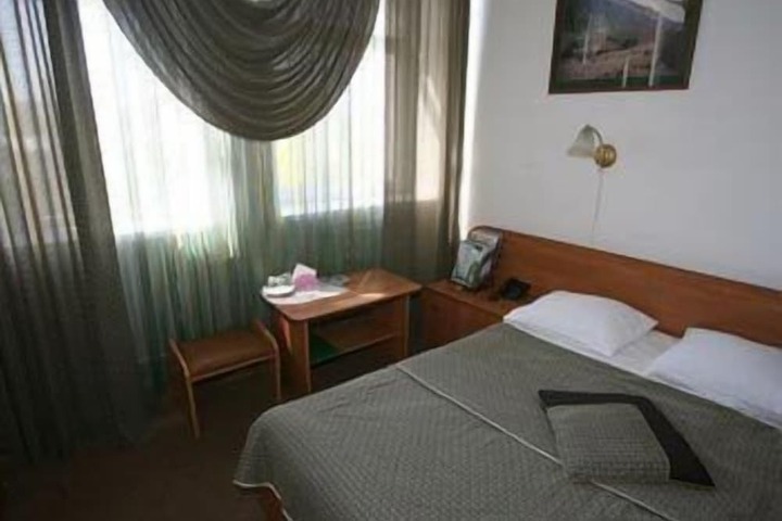 Room 7 of 33