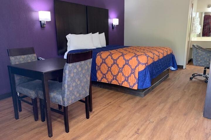1 King Bed (1 of 3)